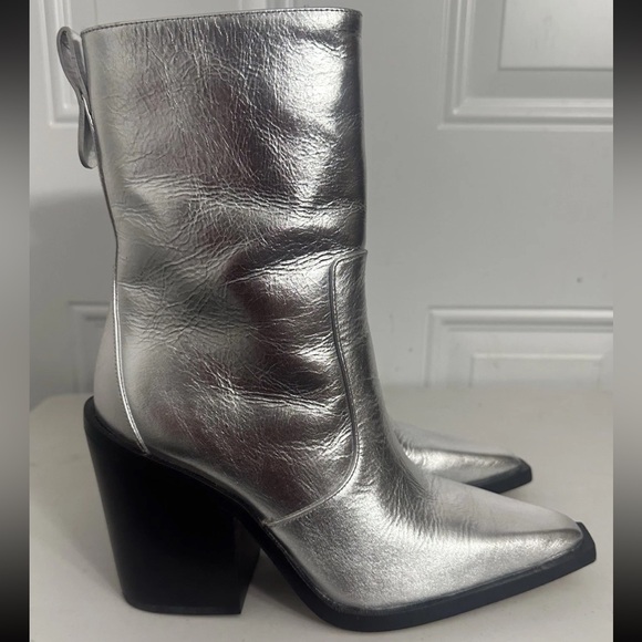 Larroude James Crinkled Silver Ankle Boot - EUC Size 8 - Picture 1 of 9